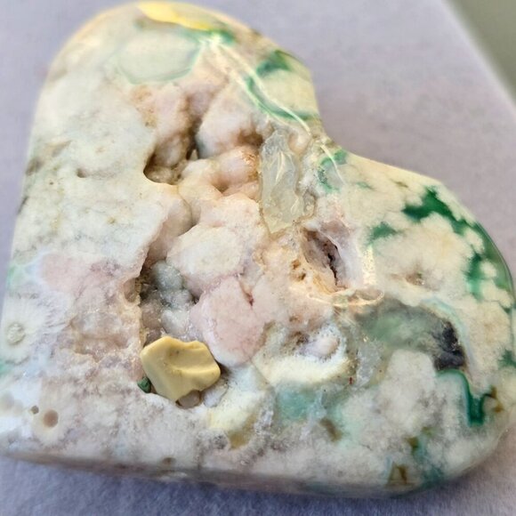 Heart-Shaped Cherry Blossom Agate ✦ Polished Green & White Palm Stone ✦ 30g - Picture 7 of 9